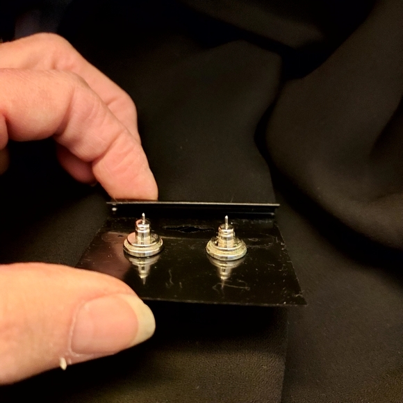 Four Leaf Clover Stainless Stee Postl Earring - Picture 4 of 4